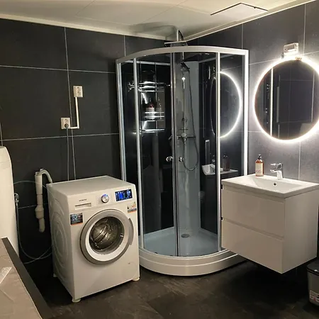 Naer Flyplassen Apartment