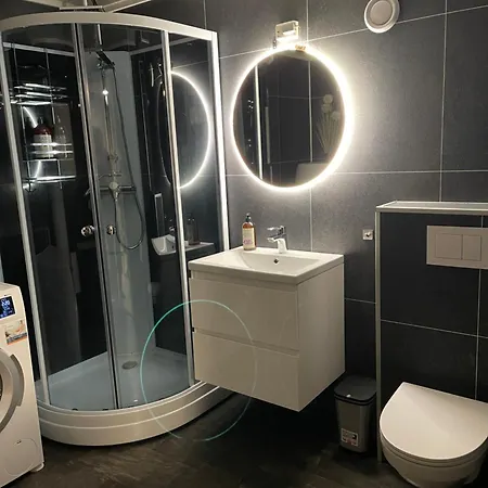 Naer Flyplassen Apartment