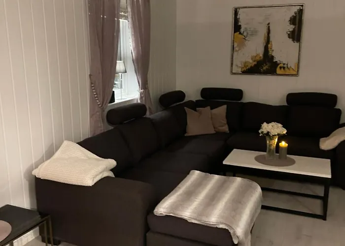 Naer Flyplassen 트롬쇠